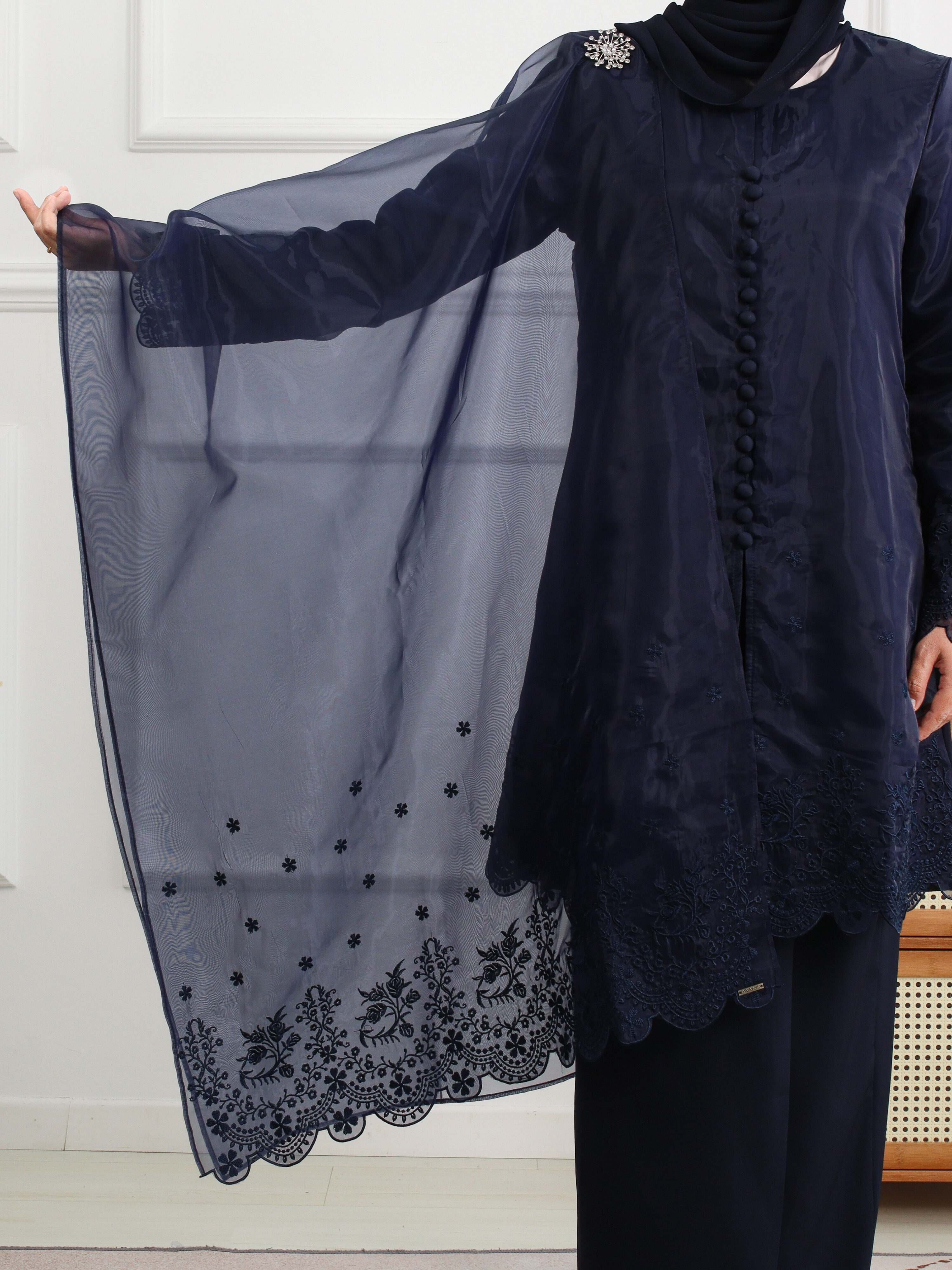 MARISSA KURUNG + SHAWL