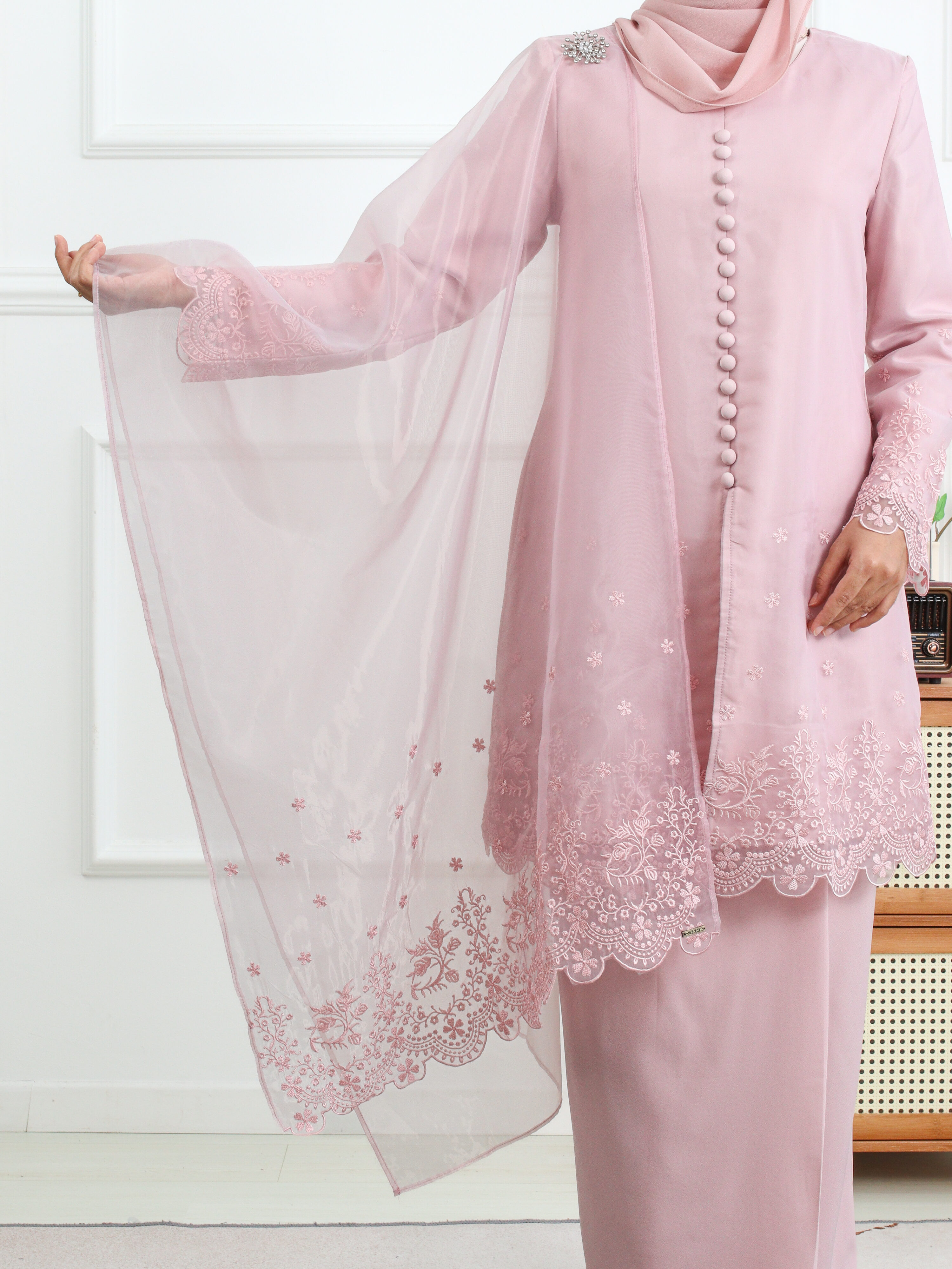 MARISSA KURUNG + SHAWL