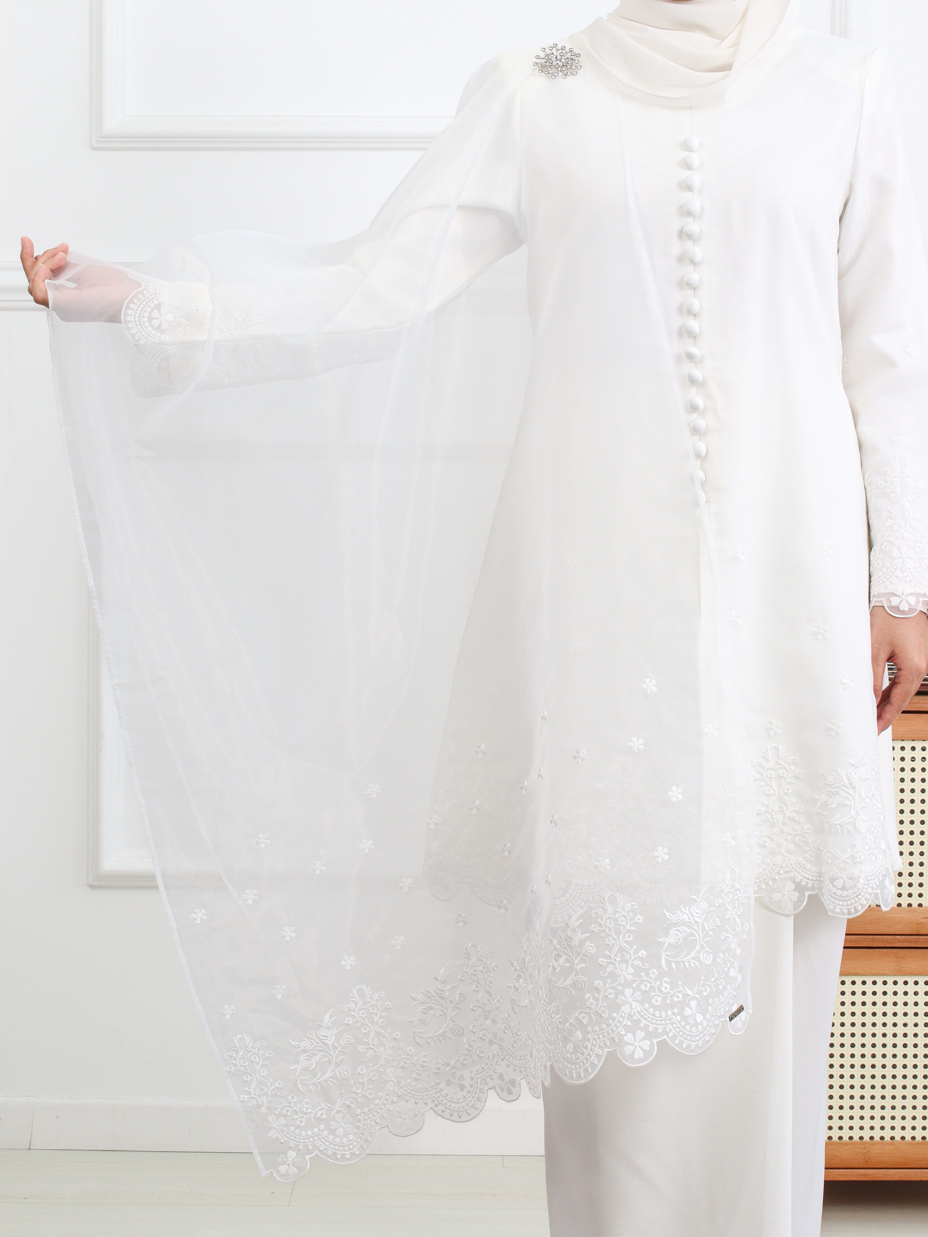 MARISSA KURUNG + SHAWL