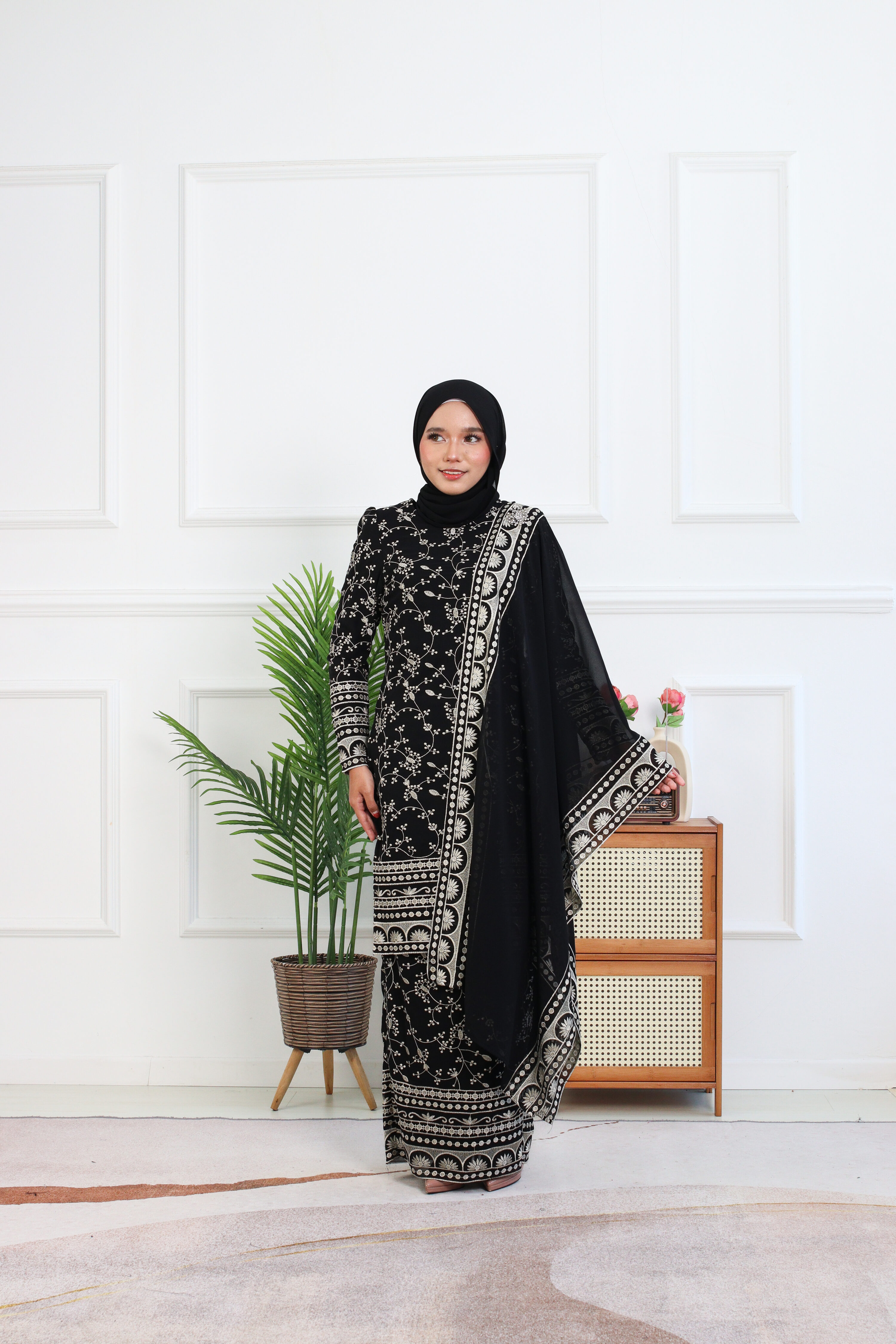 NEETHA KURUNG + SHAWL