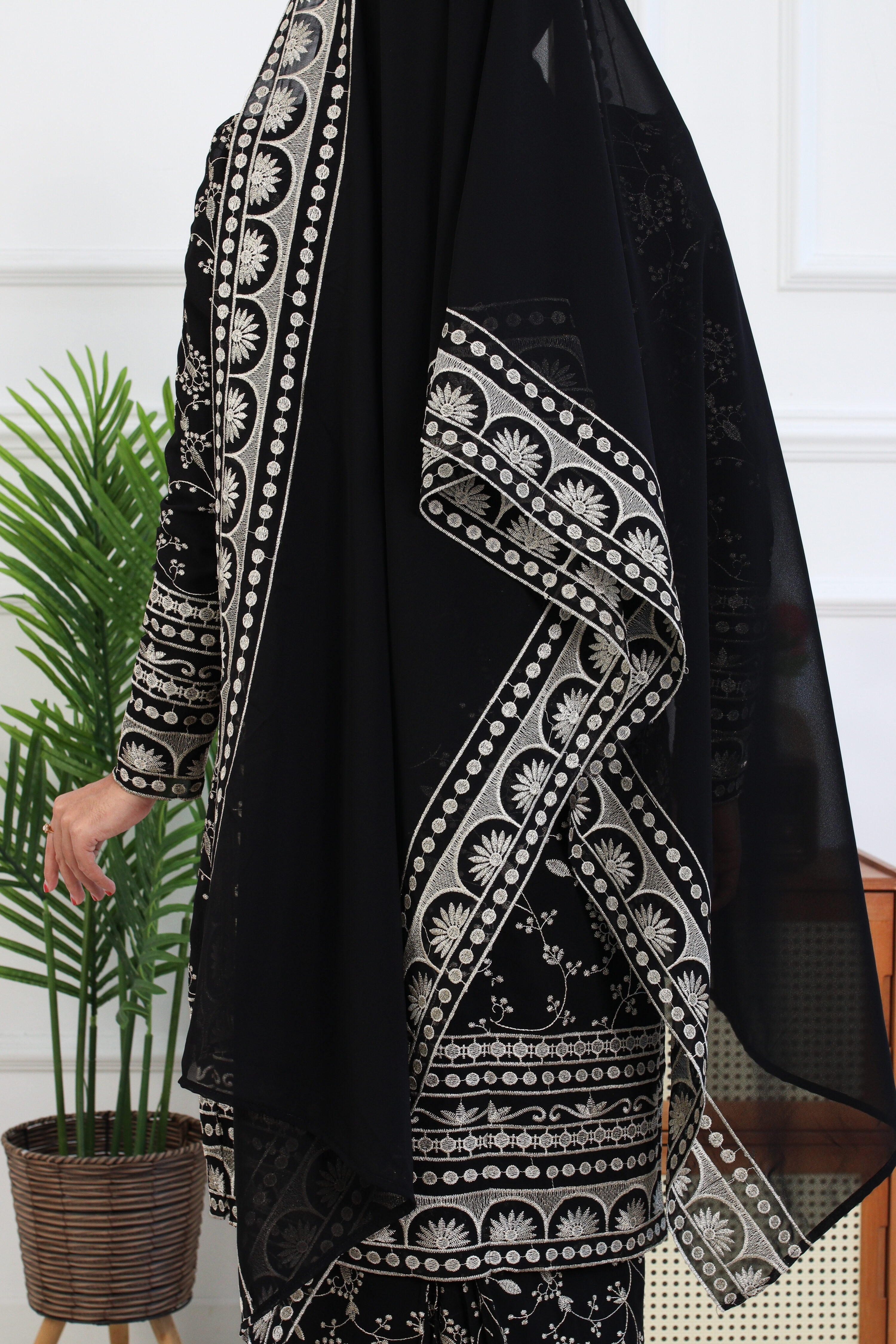 NEETHA KURUNG + SHAWL